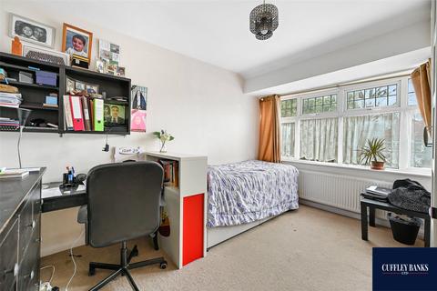 8 Lee Road, Perivale, Greenford, UB6 7DD