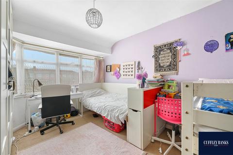 8 Lee Road, Perivale, Greenford, UB6 7DD