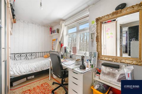 8 Lee Road, Perivale, Greenford, UB6 7DD