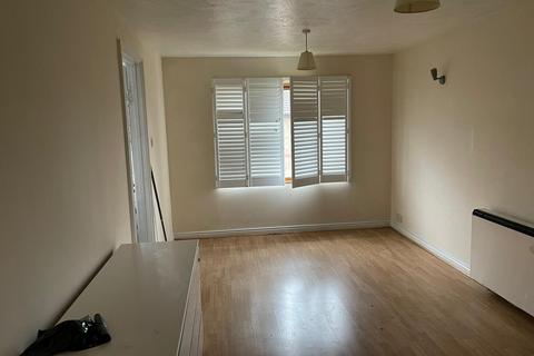 1 bedroom flat to rent - Waterside Close, Barking IG11