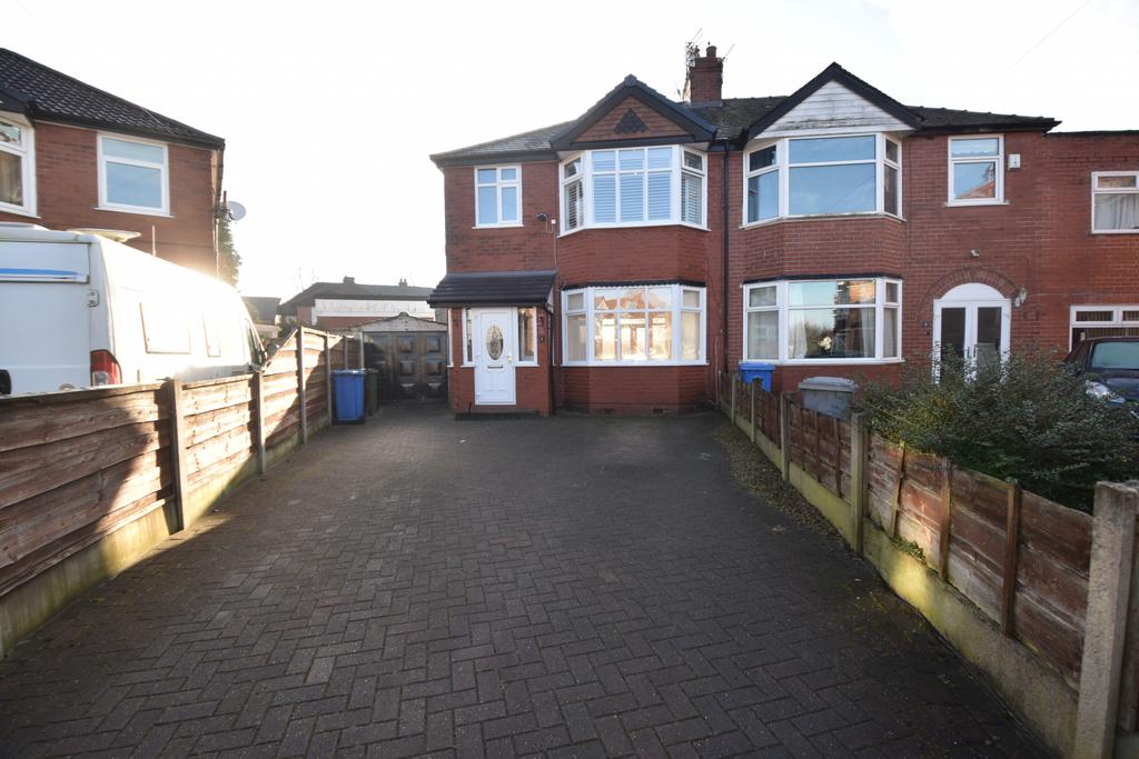 Edale Avenue, Urmston, M41 3 bed semidetached house £1,300 pcm (£300 pw)