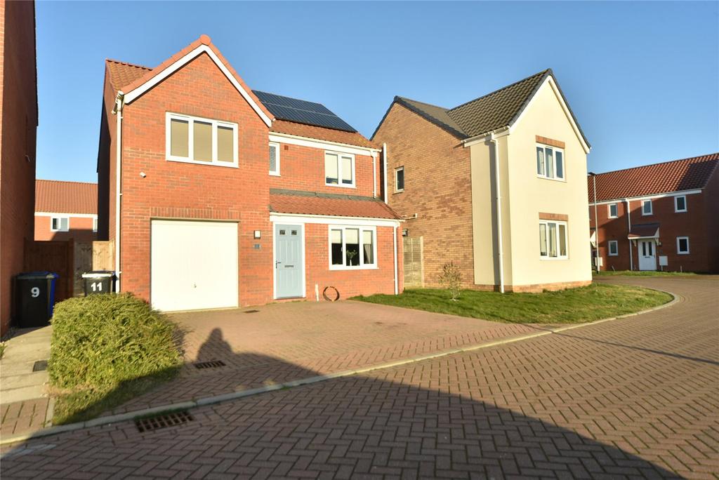 Harrow Drive, Beck Row, Bury St. Edmunds, Suffolk, IP28 4 bed detached