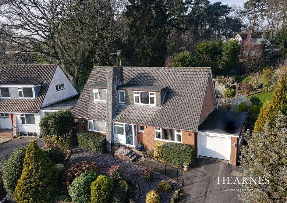 Middlehill Drive, Colehill, DOrset... 4 bed chalet