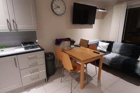 1 bedroom terraced house to rent, Double Room - The Bounce, Hemel Hempstead, Hertfordshire, HP2 5UF