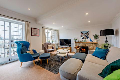 3 bedroom flat for sale - Denne Park House, Denne Park, Horsham, West Sussex