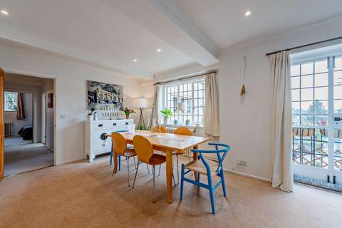 3 bedroom flat for sale - Denne Park House, Denne Park, Horsham, West Sussex