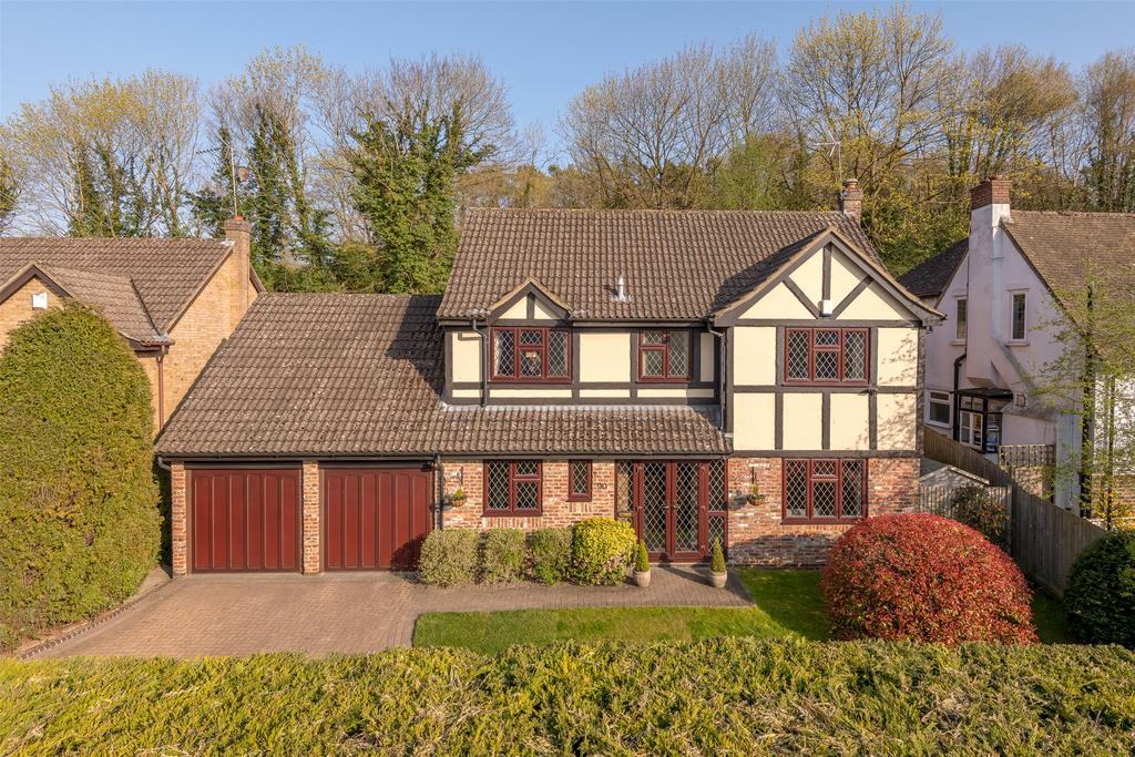 Outwood Lane, Chipstead, Coulsdon, CR5 4 bed detached house £775,000