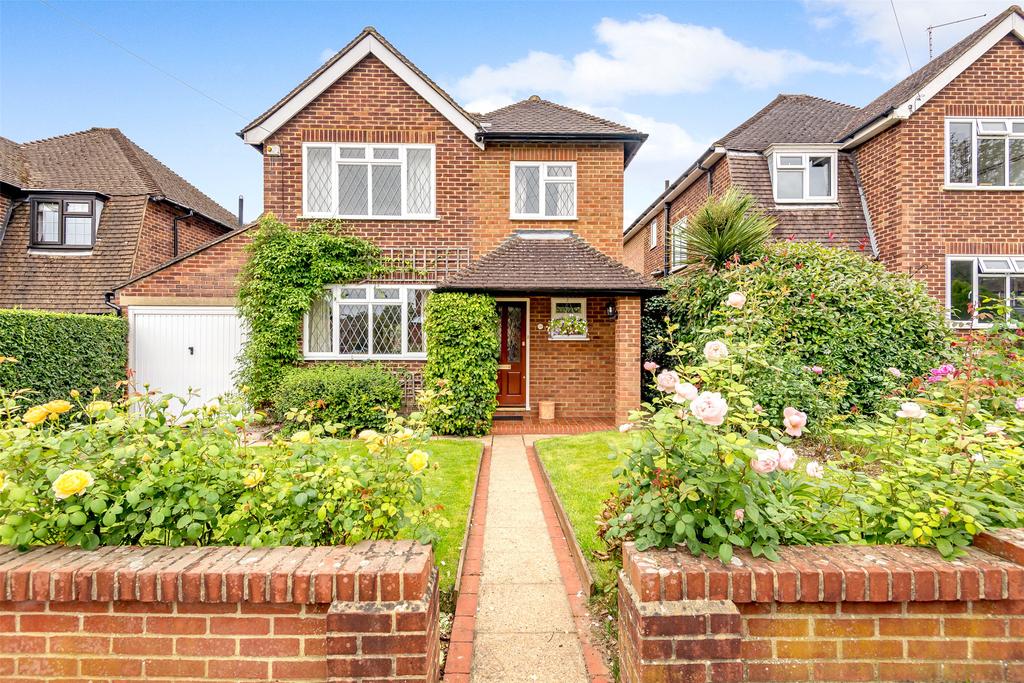 Vogan Close, Reigate, RH2 3 bed detached house £775,000