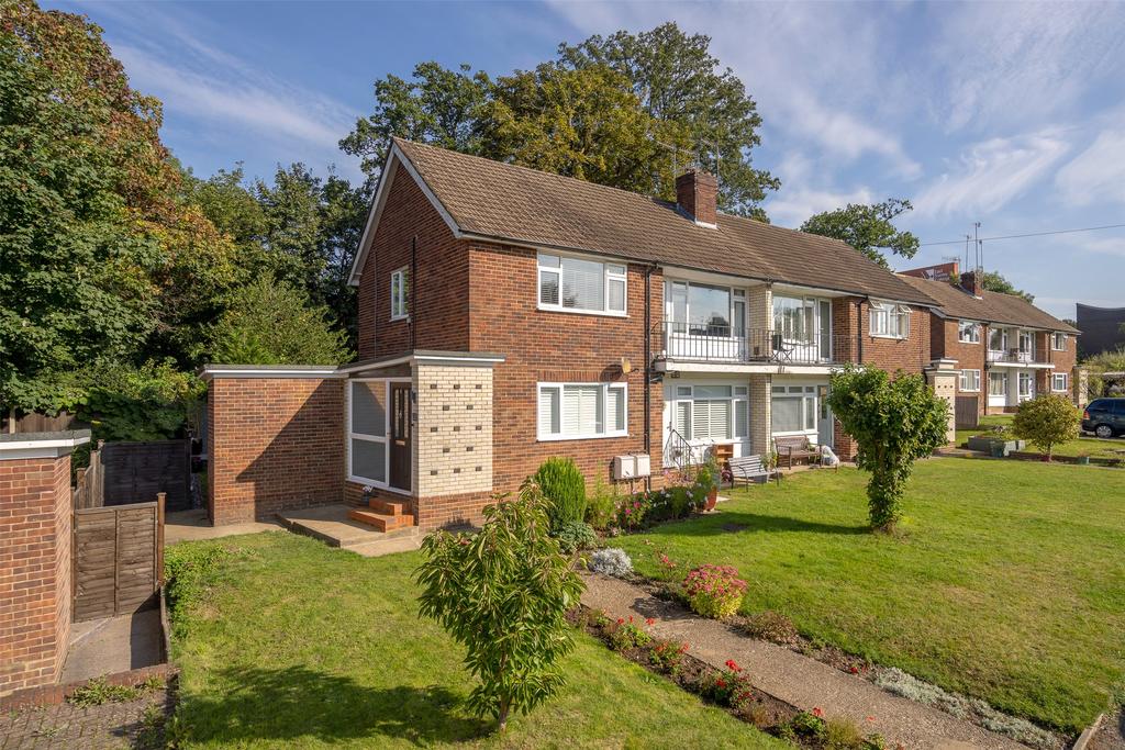 Holcon Court, Redhill, RH1 2 bed £300,000