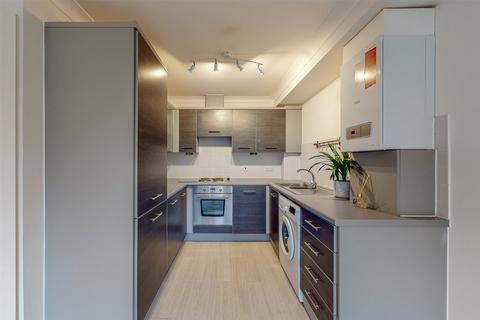 1 bedroom flat for sale - Highbury Drive, Leatherhead, KT22