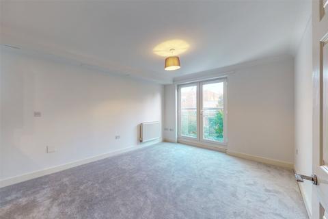 1 bedroom flat for sale - Highbury Drive, Leatherhead, KT22