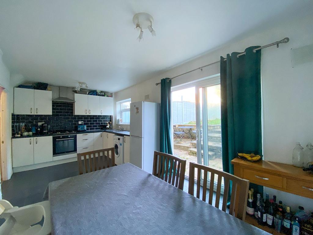 Sturminster Road, Bristol, BS14 3 bed semidetached house £279,995