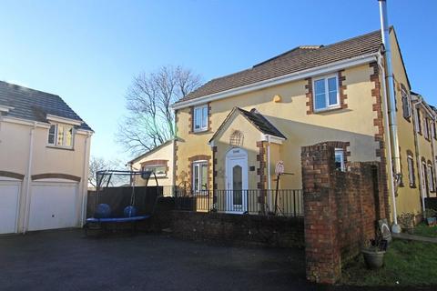 3 bedroom end of terrace house to rent, Launceston, Cornwall