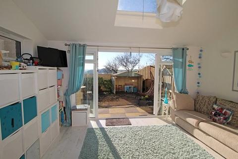 3 bedroom end of terrace house to rent, Launceston, Cornwall