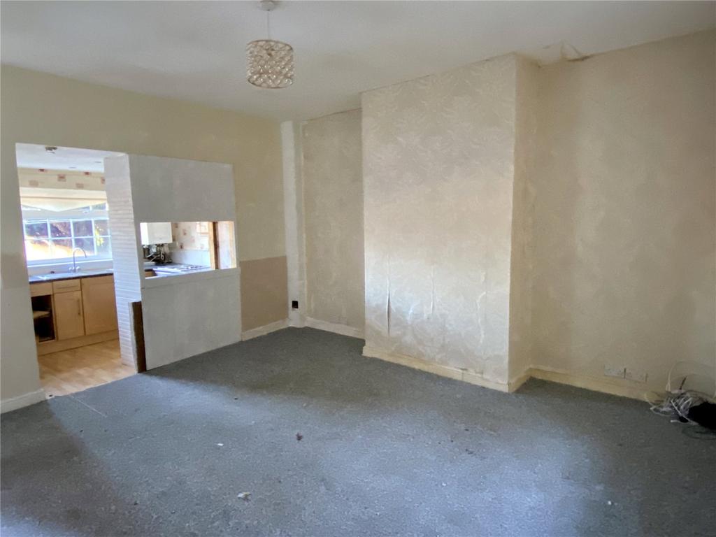 Kilpin Hill Lane, Dewsbury, WF13 2 bed semidetached house £87,000