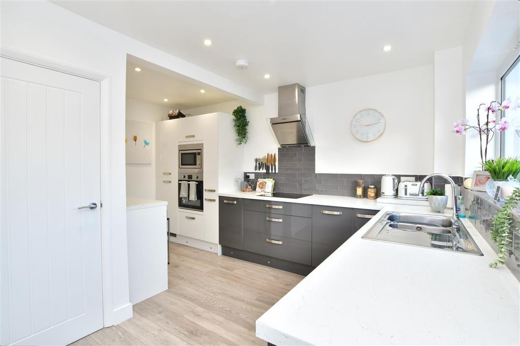 Kitchen/ Breakfast Room