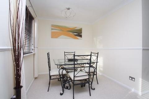 2 bedroom flat for sale - Pinewood Mews, Oaks Road, Stanwell, STAINES, Surrey