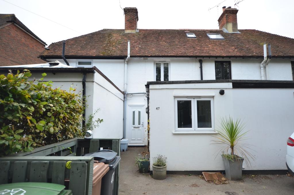 Bell Lane Staplehurst TN12 2 bed terraced house £1,100 pcm (£254 pw)
