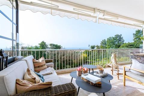 3 bedroom villa, Cannes, Alpes-Maritimes, Alpes-Maritimes, France