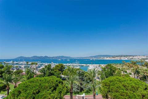 3 bedroom villa, Cannes, Alpes-Maritimes, Alpes-Maritimes, France