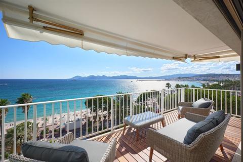 3 bedroom villa, Cannes, Alpes-Maritimes, Alpes-Maritimes, France