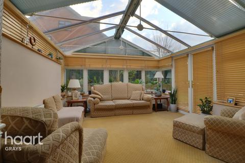 48 Catharine Close, Chafford Hundred, Grays, RM16 6QH