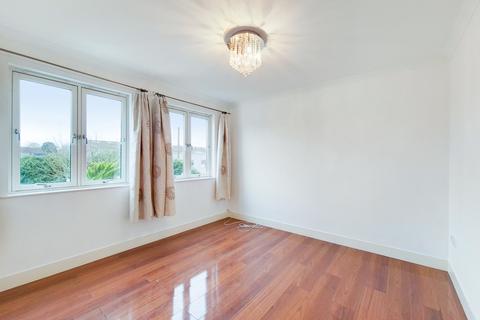 3 bedroom semi-detached house for sale - Wraysbury Gardens , Staines Upon Thames