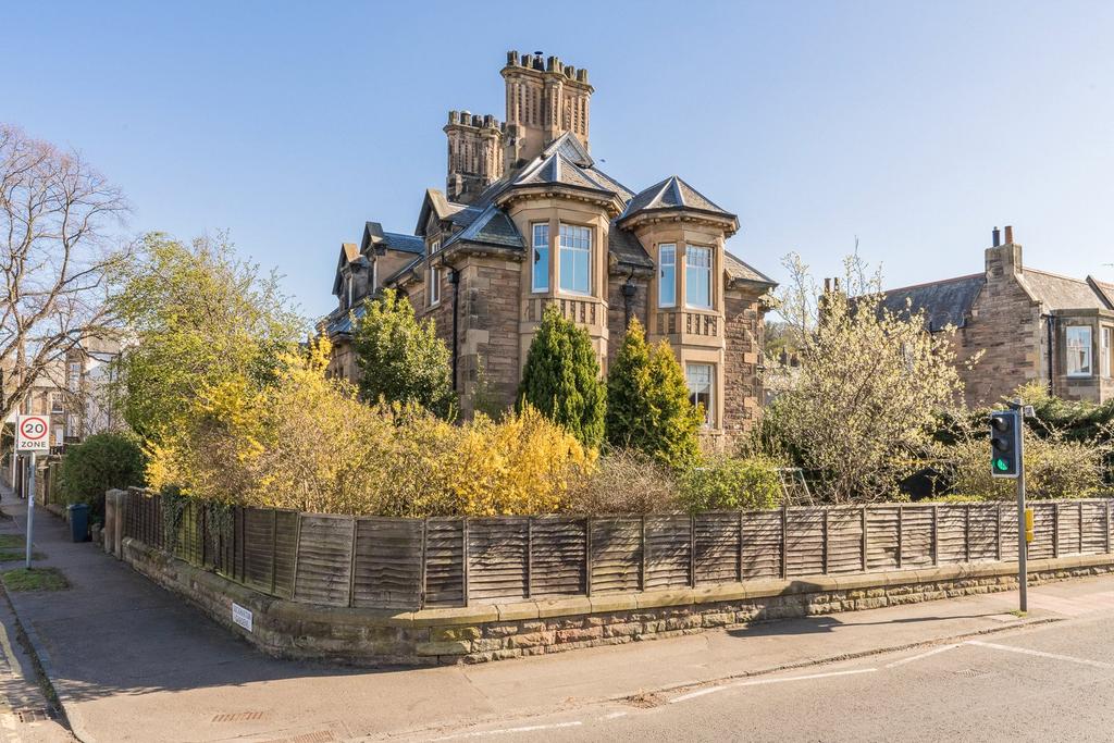 3A Lockharton Gardens, Edinburgh, EH14 3 bed flat £540,000