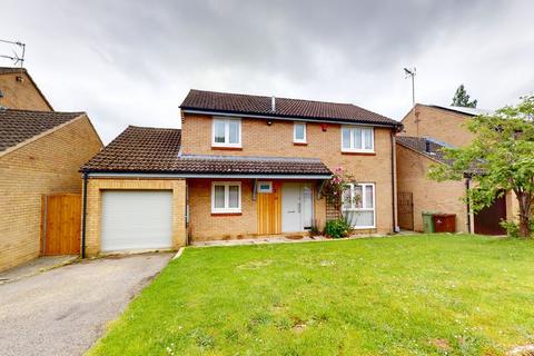 4 bedroom detached house to rent, King William Drive, Charlton Park