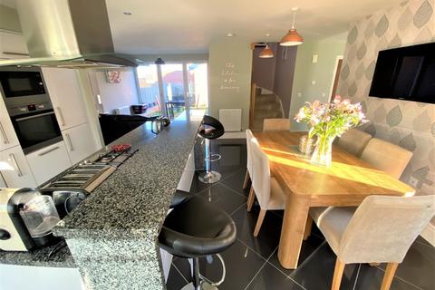 2 Chapman Close, Sheffield, S6 5BX