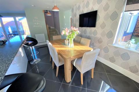 2 Chapman Close, Sheffield, S6 5BX
