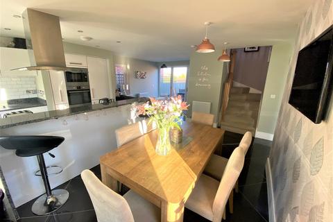 2 Chapman Close, Sheffield, S6 5BX