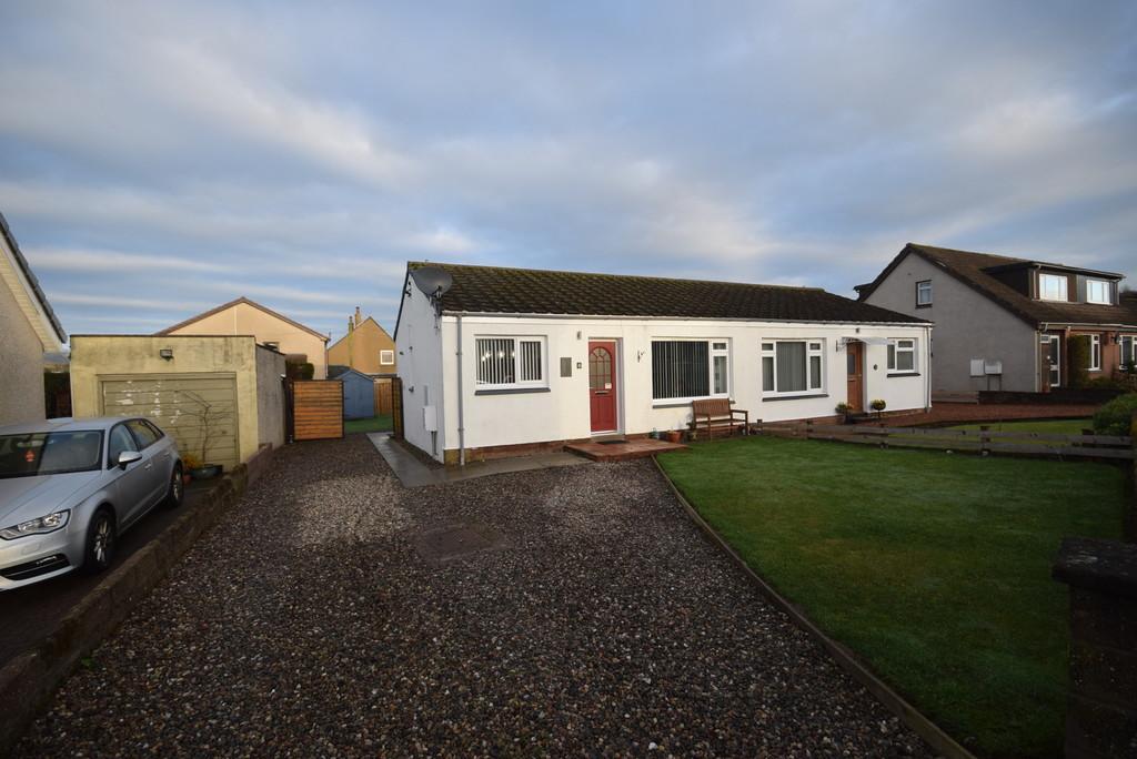 Grampian Drive, Kirriemuir 2 bed semidetached bungalow £140,000