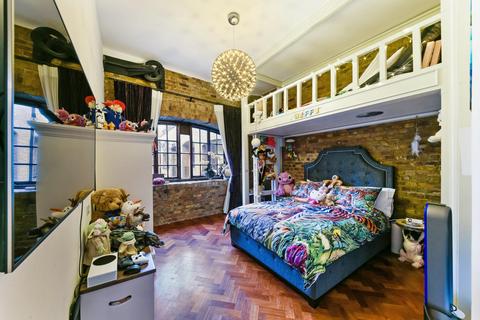 2 bedroom flat to rent - Telfords Yard, London E1W