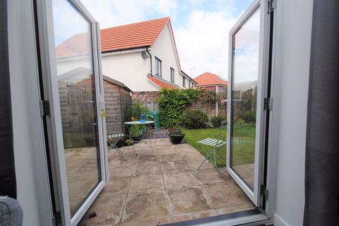 3 bedroom detached house to rent - Cole Avenue, Southend-On-Sea