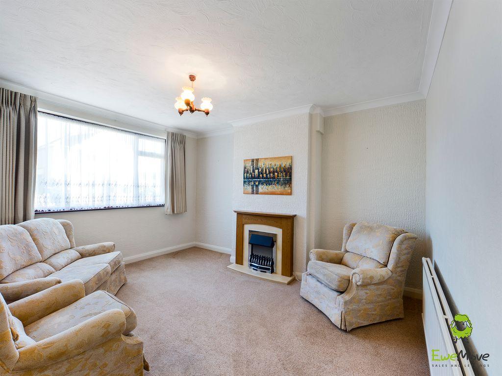 Castleton Avenue, Bexleyheath DA7 6QT 2 bed semidetached bungalow £