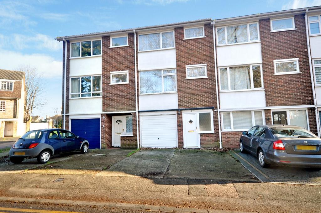 Geary Drive, Brentwood, CM14 4 bed townhouse £365,000