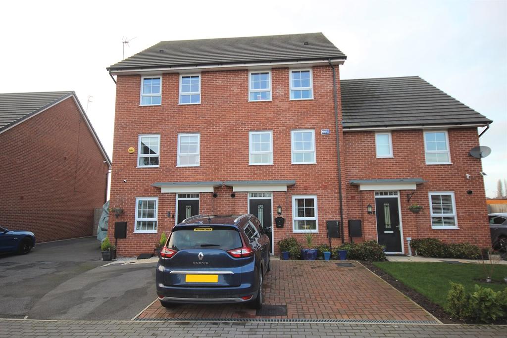 Three Crowns Close, Widnes, WA8 4 bed townhouse £245,000