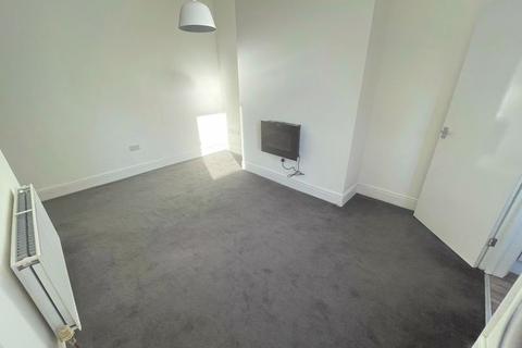 2 bedroom terraced house to rent, Neville Road, Sunderland