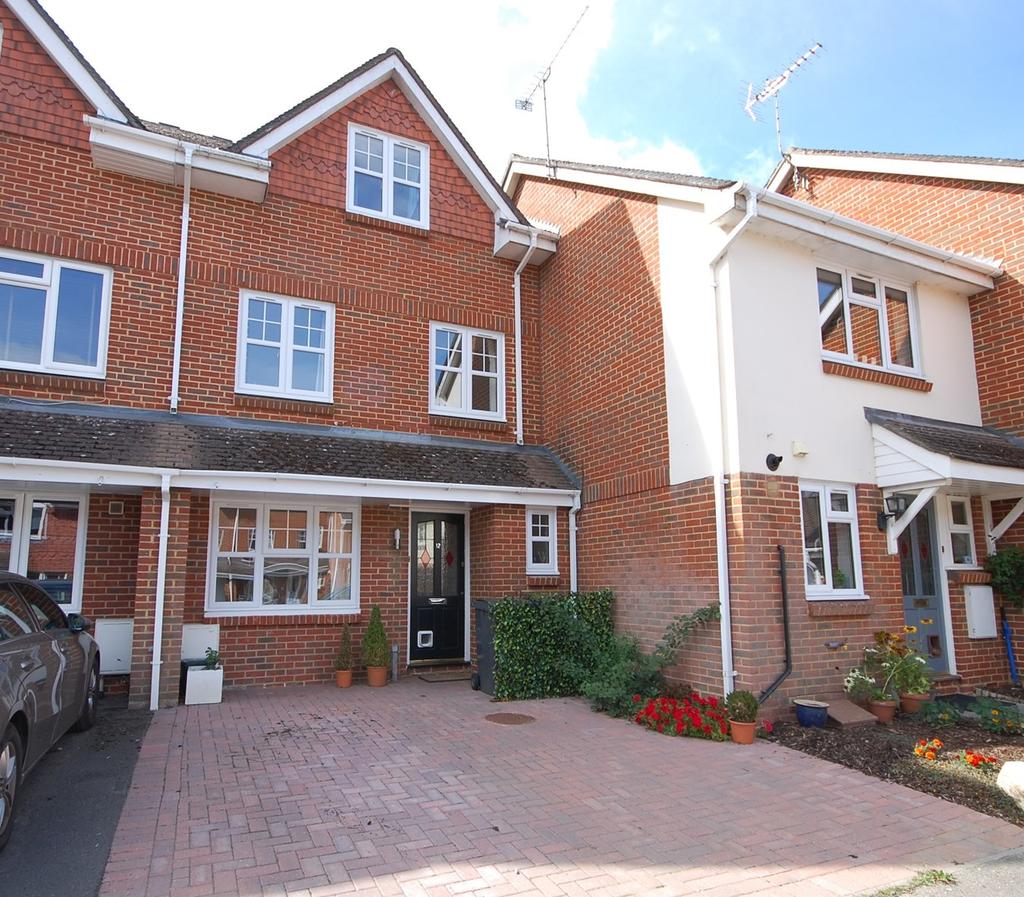 Ferns Mead, Farnham, GU9 4 bed townhouse £589,950
