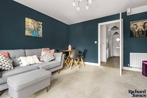 40 Berryfield, Swindon, SN3 6FB
