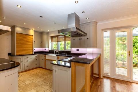 4 bedroom detached house for sale - Duddon Close, Standish, WN6 0UJ