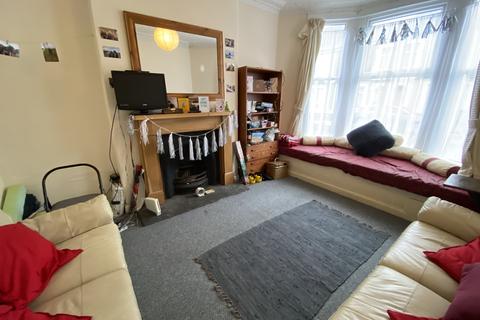 6 bedroom house to rent - Mackintosh Place, , Cardiff