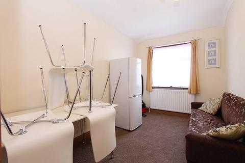 3 bedroom flat to rent - Lady Margaret Road, Southall