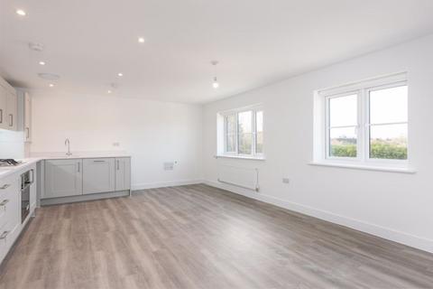 2 bedroom maisonette to rent, Sherman Avenue, Walton-on-Thames