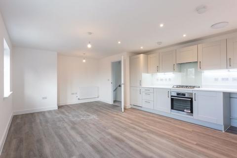 2 bedroom maisonette to rent, Sherman Avenue, Walton-on-Thames