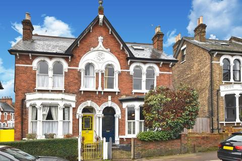 19 Vicars Hill, London, SE13 7JB