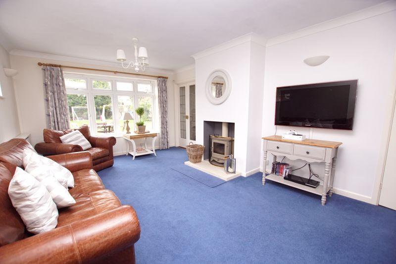 Manor Way, LeeOnTheSolent, PO13 4 bed detached house £795,000