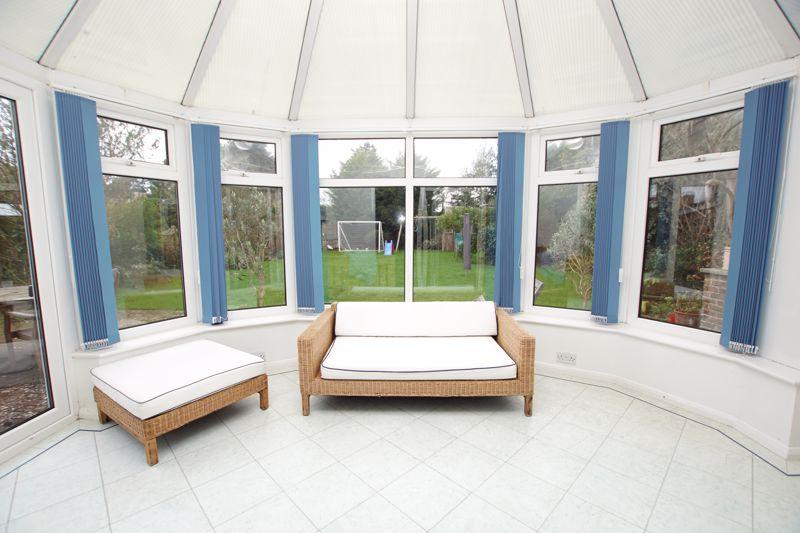 Manor Way, LeeOnTheSolent, PO13 4 bed detached house £795,000