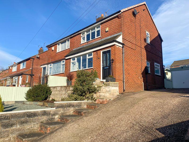 Crediton Avenue, Bradeley, ST6 7NE 3 bed semidetached house £150,000